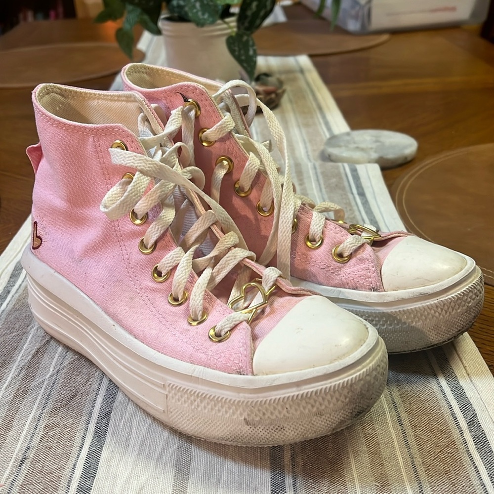 Pink Converse - Valentine’s day 2023